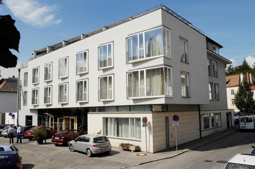 Hotel Klinglhuber เครมส์ อัน แดร์โดเนา ภายนอก รูปภาพ
